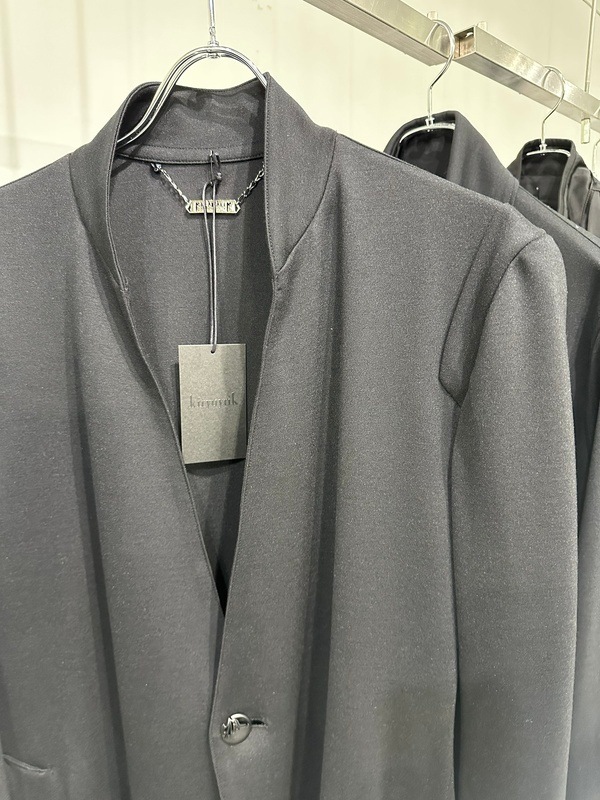 (ͽ���ʡ� 8������9������ͽ��/kiryuyrik������奦����奦/Mockroady No Collar Flare Jacket/Black