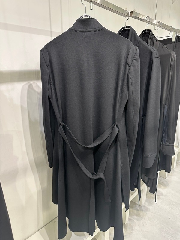 (ͽ���ʡ� 8������9������ͽ��/kiryuyrik������奦����奦/Mockroady No Collar Flare Jacket/Black