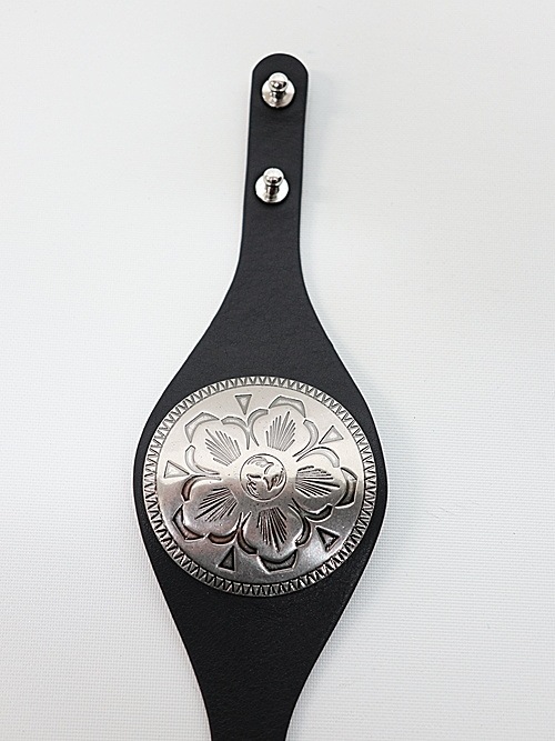 Ground Y�����饦��ɥ磻/COW LEATHER CONCHO BANGLE/BLACK