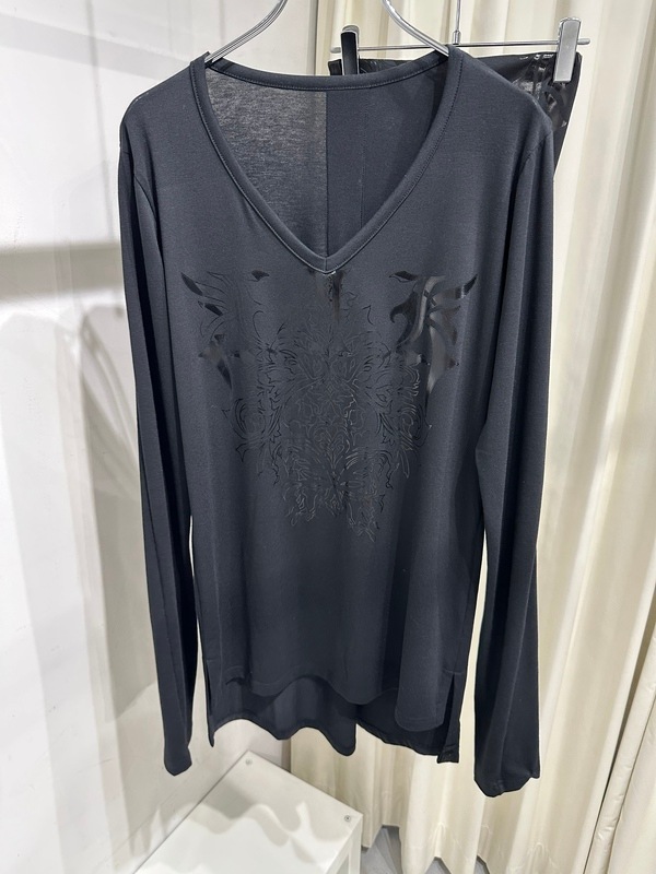 (ͽ���ʡ�8������9������ͽ��/kiryuyrik������奦����奦/BEATENJIKU V Neck T-Shirt/Black