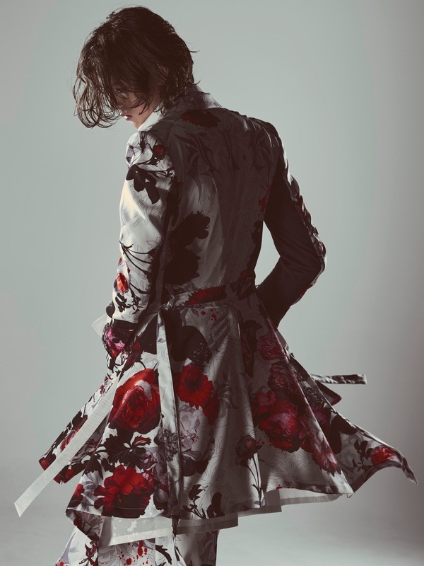 (ͽ���ʡ�9������10������ͽ��/kiryuyrik������奦����奦/Goth Flora Suede Satin Flare Jacket/White