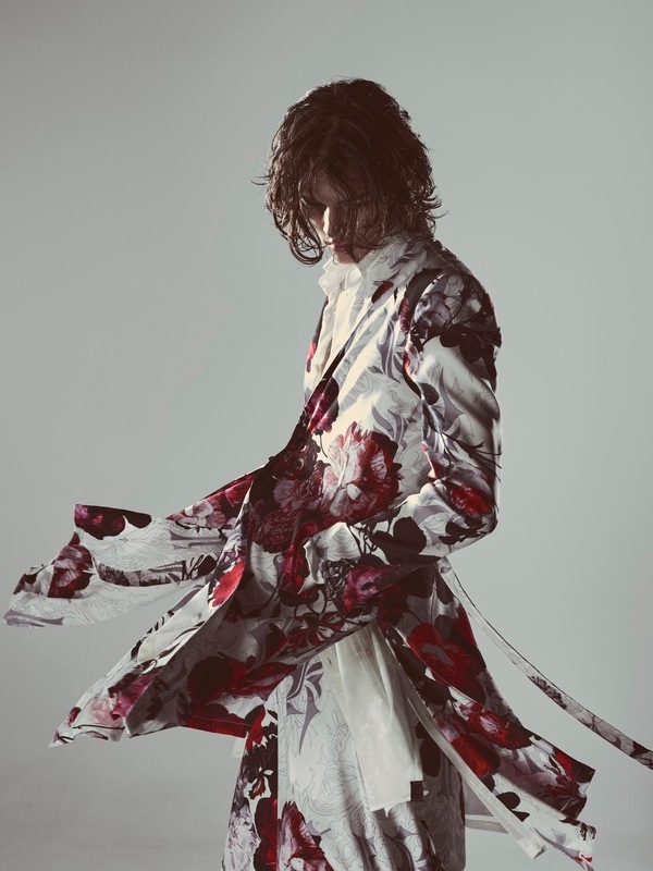 (ͽ���ʡ�9������10������ͽ��/kiryuyrik������奦����奦/Goth Flora Suede Satin Flare Jacket/White