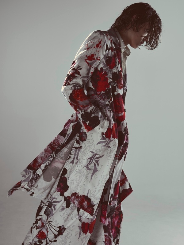 (ͽ���ʡ�9������10������ͽ��/kiryuyrik������奦����奦/Goth Flora Suede Satin Flare Jacket/White