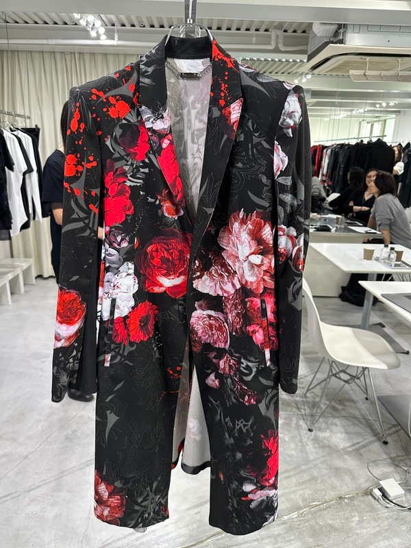 (ͽ���ʡ�9������10������ͽ��/kiryuyrik������奦����奦/Goth Flora Suede Satin Flare Jacket/Black