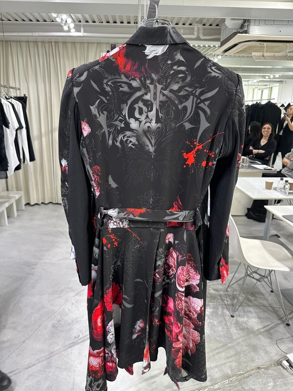 (ͽ���ʡ�9������10������ͽ��/kiryuyrik������奦����奦/Goth Flora Suede Satin Flare Jacket/Black