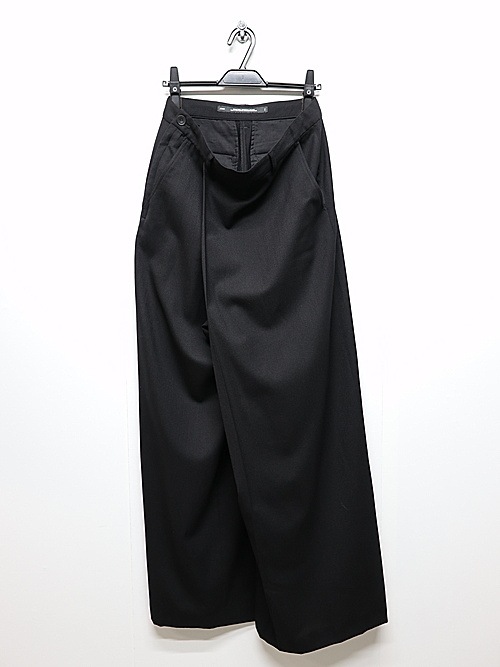 JULIUSꥦ/WOOL/VISCOSE CREPE TROUSERS4/BLACK