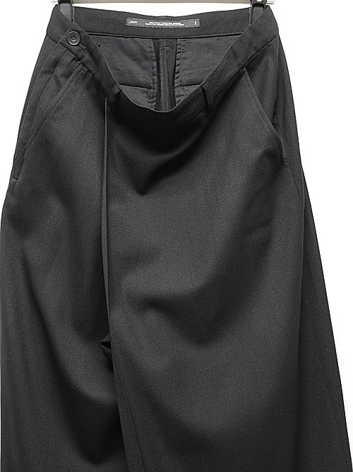 JULIUSꥦ/WOOL/VISCOSE CREPE TROUSERS4/BLACK