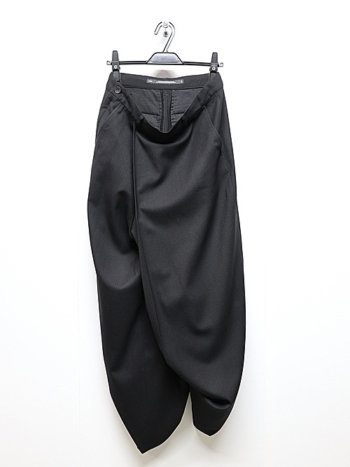 JULIUSꥦ/WOOL/VISCOSE CREPE TROUSERS4/BLACK