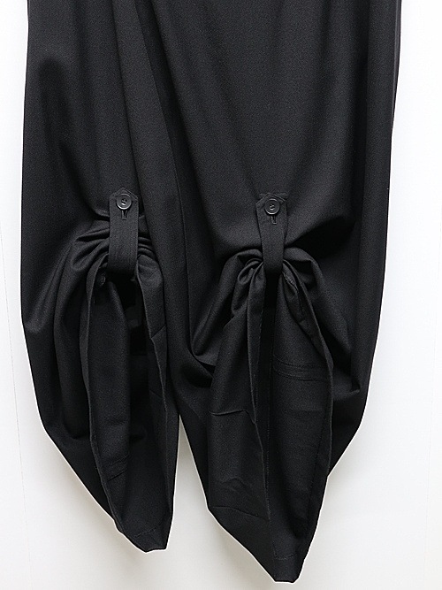 JULIUSꥦ/WOOL/VISCOSE CREPE TROUSERS4/BLACK