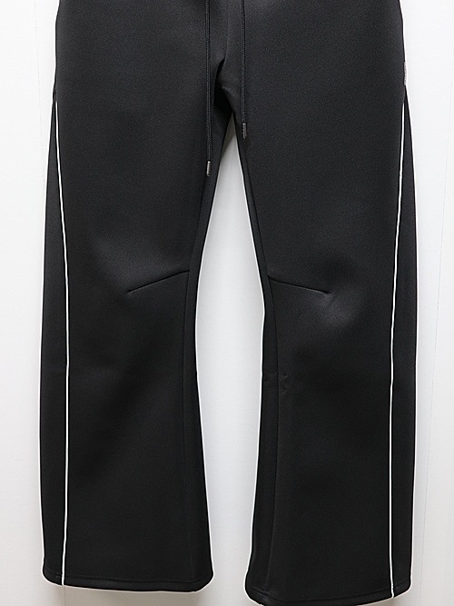 ATTACHMENT�������å�����/PE STRETCH DOUBLE KNIT 3D TRACK WIDE TROUSERS/BLACK