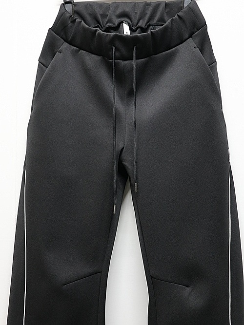 ATTACHMENT�������å�����/PE STRETCH DOUBLE KNIT 3D TRACK WIDE TROUSERS/BLACK