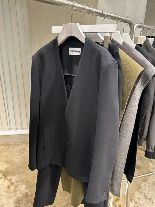 (ͽ���ʡ�8��9������ͽ��/ATTACHMENT�������å�����/PE STRETCH DOUBLE CLOTH COLLARLESS JACKET/BLACK