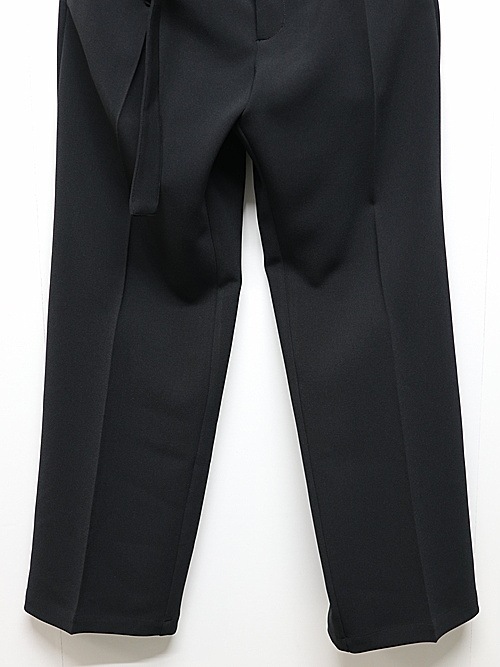 ATTACHMENT�������å�����/PE STRETCH DOUBLE CLOTH BELTED STRAIGHT TROUSERS/BLACK
