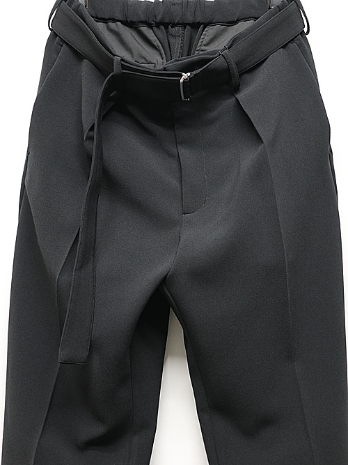 ATTACHMENT�������å�����/PE STRETCH DOUBLE CLOTH BELTED STRAIGHT TROUSERS/BLACK