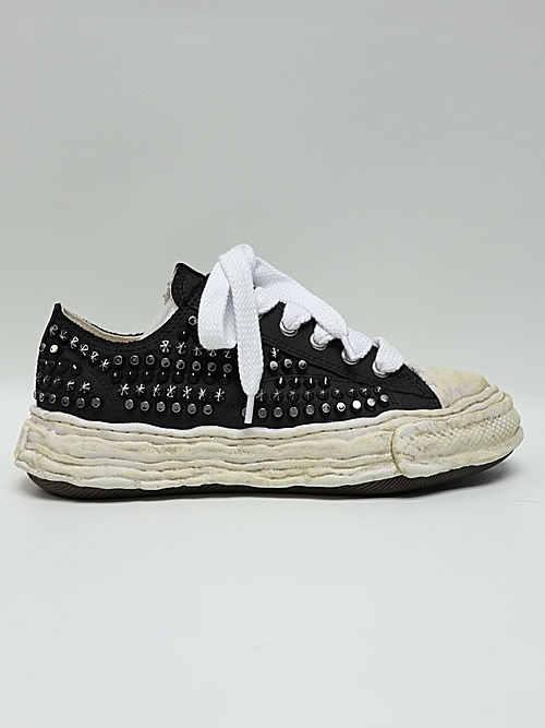 Maison MIHARA YASUHIRO��PETERSON 23 /Original Sole Studded Paint Canvas Low-Top Sneaker/BLACK