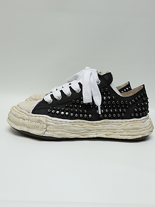 Maison MIHARA YASUHIRO��PETERSON 23 /Original Sole Studded Paint Canvas Low-Top Sneaker/BLACK