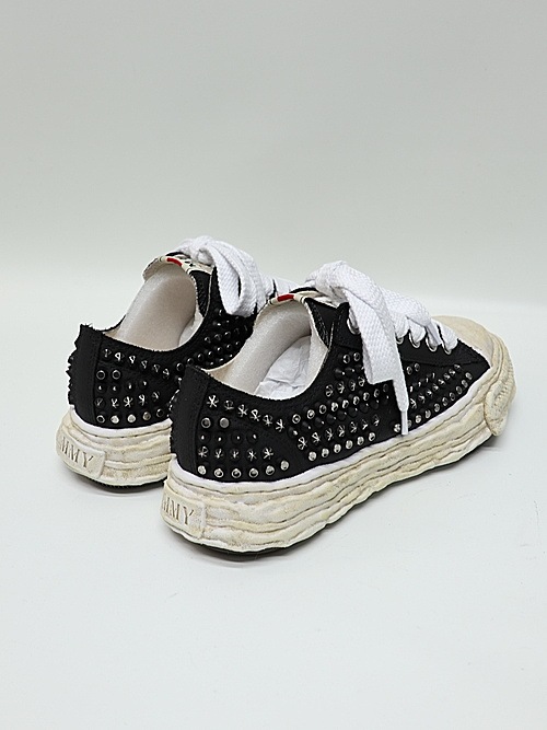 Maison MIHARA YASUHIRO��PETERSON 23 /Original Sole Studded Paint Canvas Low-Top Sneaker/BLACK