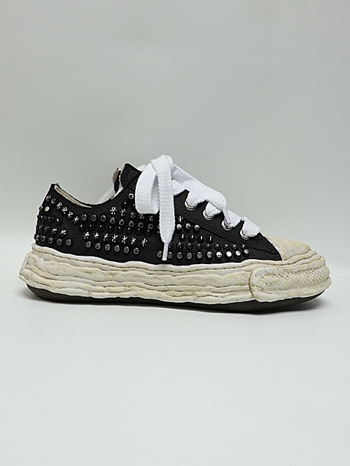 Maison MIHARA YASUHIRO��PETERSON 23 /Original Sole Studded Paint Canvas Low-Top Sneaker/BLACK
