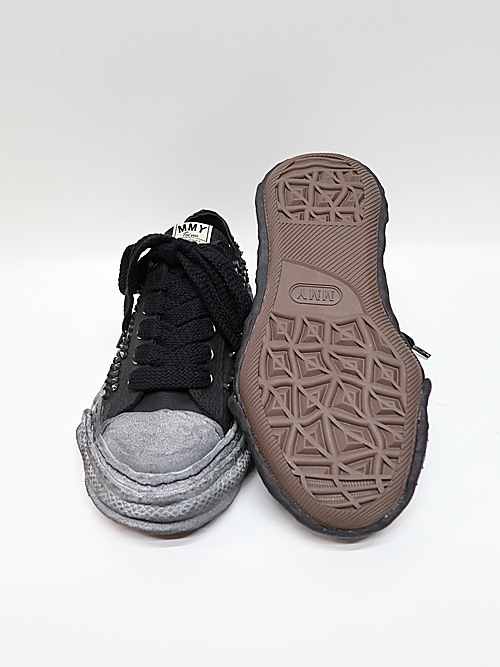 Maison MIHARA YASUHIROPETERSON 23 /Original Sole Studded Paint Canvas Low-Top Sneaker/BLK/BLK
