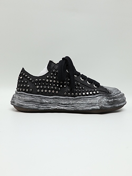 Maison MIHARA YASUHIROPETERSON 23 /Original Sole Studded Paint Canvas Low-Top Sneaker/BLK/BLK