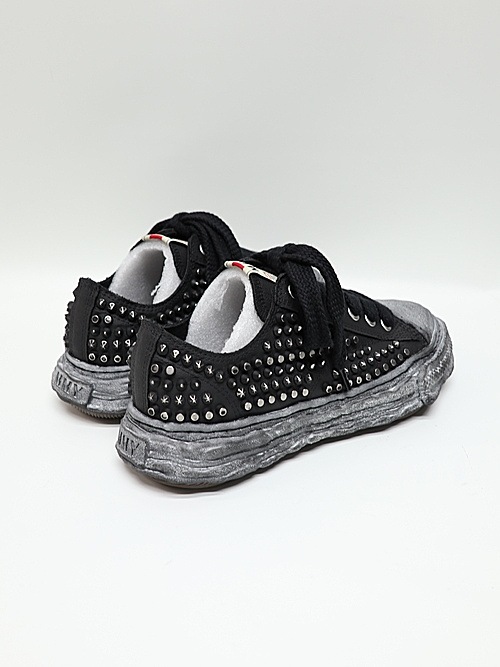 Maison MIHARA YASUHIROPETERSON 23 /Original Sole Studded Paint Canvas Low-Top Sneaker/BLK/BLK