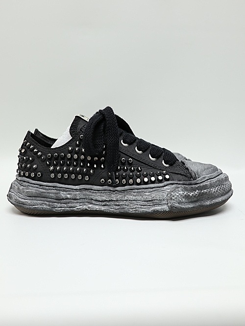 Maison MIHARA YASUHIROPETERSON 23 /Original Sole Studded Paint Canvas Low-Top Sneaker/BLK/BLK