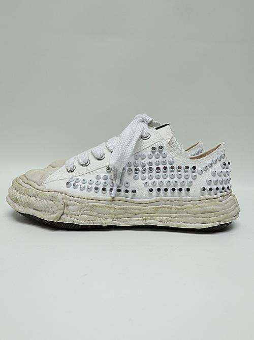 Maison MIHARA YASUHIROPETERSON 23 /Original Sole Studded Paint Canvas Low-Top Sneaker/WHITE