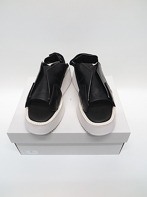JULIUS����ꥦ��/COW SKIN FOOT WEAR/BK��WHT.