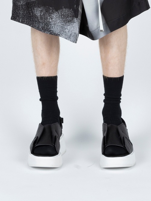 JULIUS����ꥦ��/COW SKIN FOOT WEAR/BK��WHT.