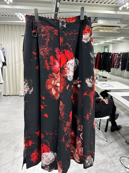 (ͽ���ʡ�5��6������ͽ��/kiryuyrik������奦����奦/Black Flora Gabardine Wide Tuck Slacks/Black