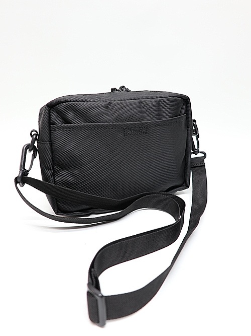 Ground Y�����饦��ɥ磻/NEWERA SHOULDER POUCH L GY LOGO BLK WHT/BLACK