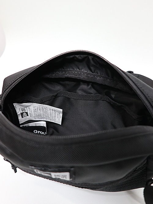 Ground Y�����饦��ɥ磻/NEWERA SHOULDER POUCH L GY LOGO BLK WHT/BLACK