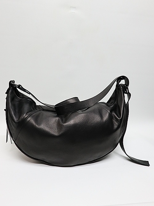 wjk֥른/big crescent moon bag/black