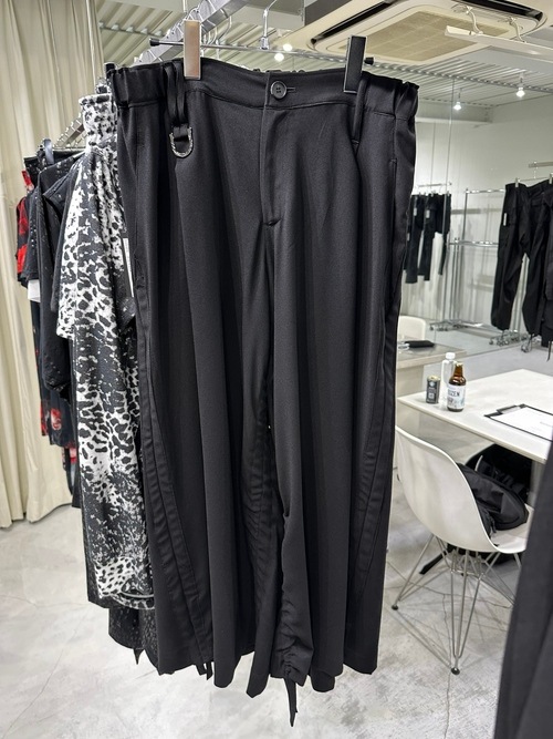 (ͽ���ʡ�5��6������ͽ��/kiryuyrik������奦����奦/Crape Sharring Wide Tuck Slacks/Black