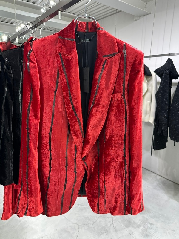 (ͽ���ʡ�10������11������ͽ��/kiryuyrik������奦����奦/TOGE Velvet Peaked Jacket/Red