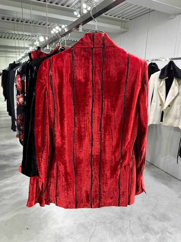 (ͽ���ʡ�10������11������ͽ��/kiryuyrik������奦����奦/TOGE Velvet Peaked Jacket/Red