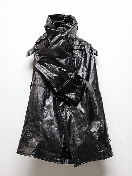 JULIUS����ꥦ��/LAMINATED CLOTH VEST2/BLACK