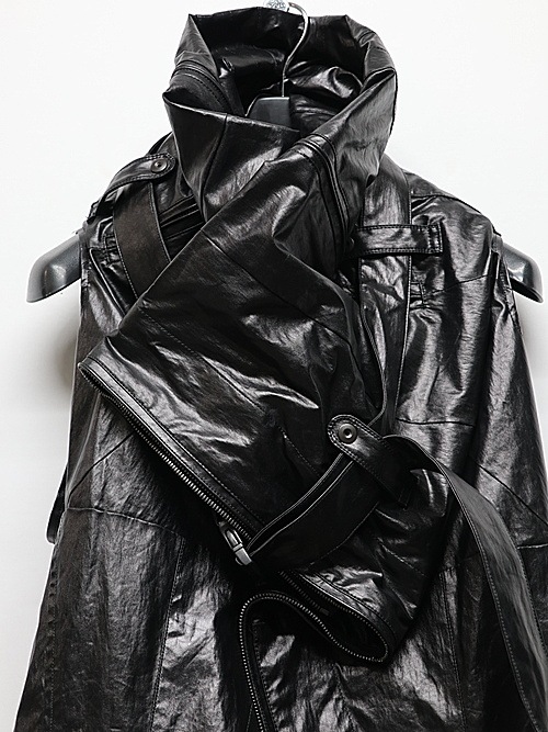 JULIUS����ꥦ��/LAMINATED CLOTH VEST2/BLACK
