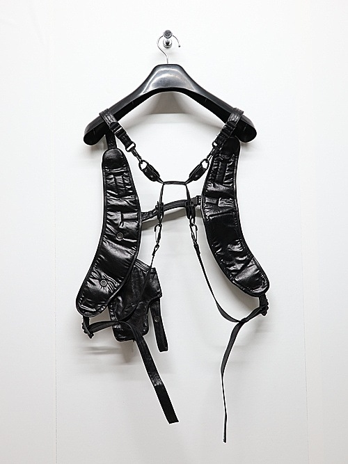 JULIUS����ꥦ��/LAMINATED CLOTH VEST3/BLACK