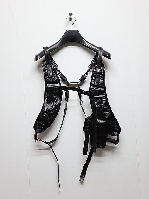 JULIUS����ꥦ��/LAMINATED CLOTH VEST3/BLACK