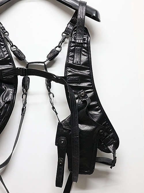 JULIUS����ꥦ��/LAMINATED CLOTH VEST3/BLACK