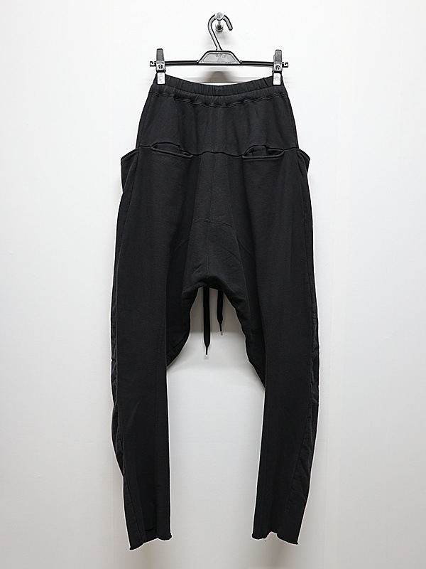 The Viridi-anne���� ������ǥ�����/SWEAT TAPERED PANTS/BLACK