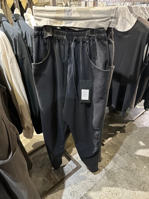 (ͽ���ʡ�8��9������ͽ��/The Viridi-anne���� ������ǥ�����/SWEAT TAPERED PANTS/BLACK
