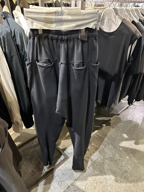 (ͽ���ʡ�8��9������ͽ��/The Viridi-anne���� ������ǥ�����/SWEAT TAPERED PANTS/BLACK