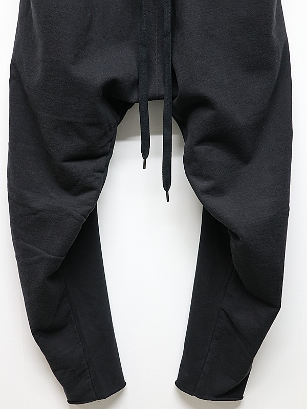 The Viridi-anne���� ������ǥ�����/SWEAT TAPERED PANTS/BLACK