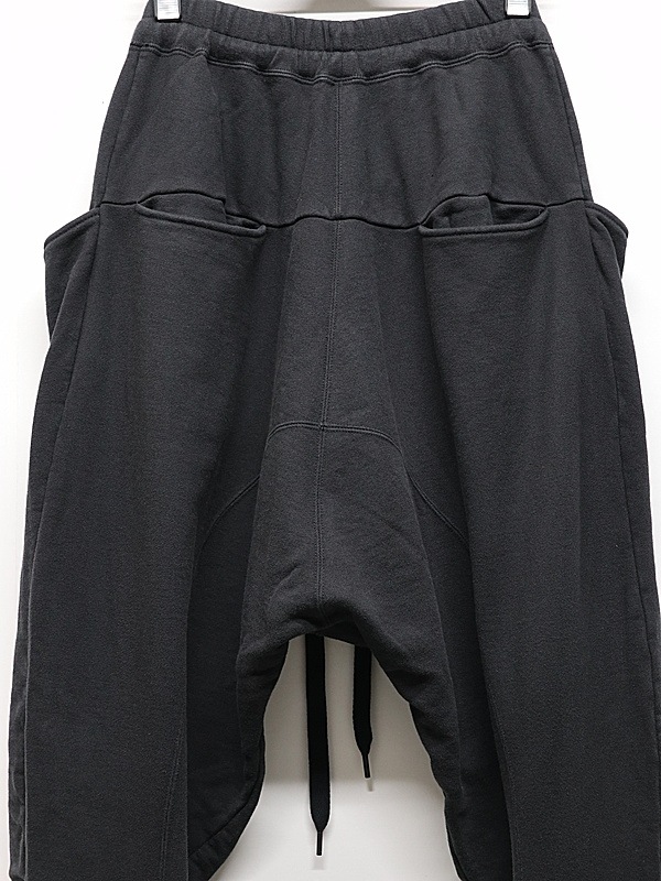 The Viridi-anne���� ������ǥ�����/SWEAT TAPERED PANTS/BLACK