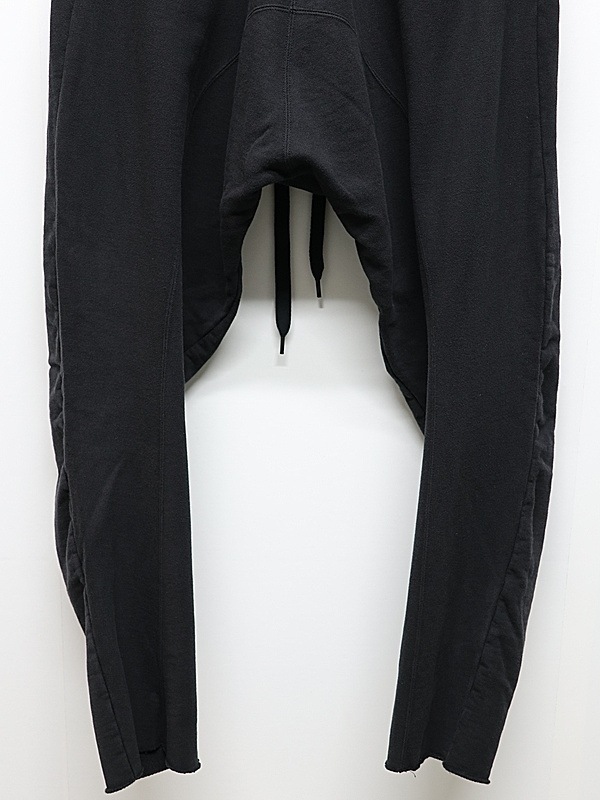 The Viridi-anne���� ������ǥ�����/SWEAT TAPERED PANTS/BLACK