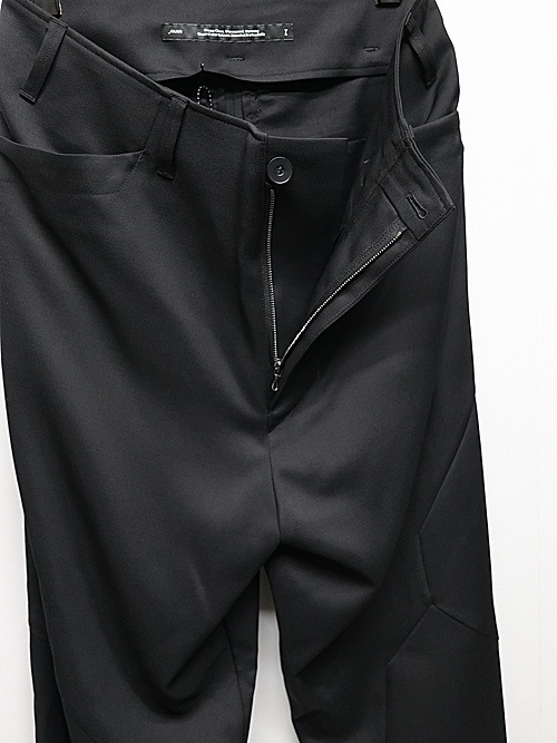 JULIUSꥦ/VISCOSE/WOOL TWILL TROUSERS1/BLACK