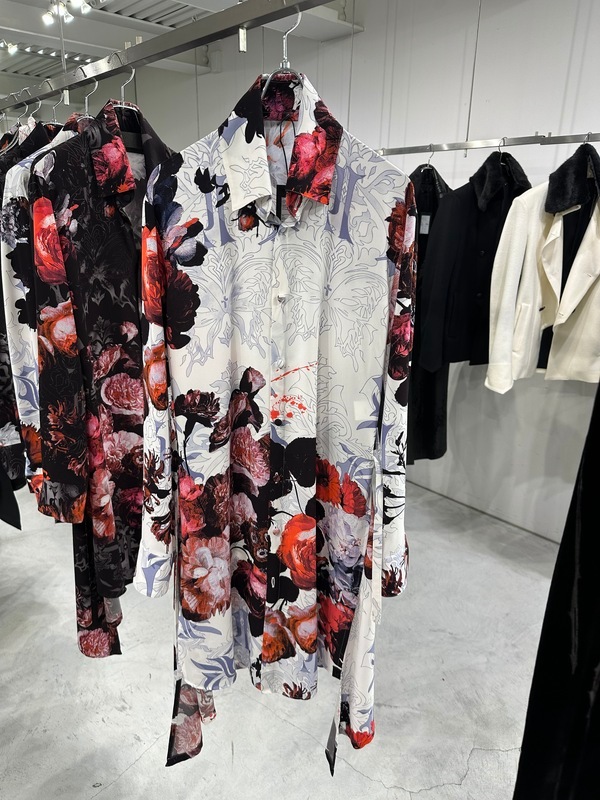 (ͽ���ʡ�10������11������ͽ��/kiryuyrik������奦����奦/Goth Flora Flare Shirt/White
