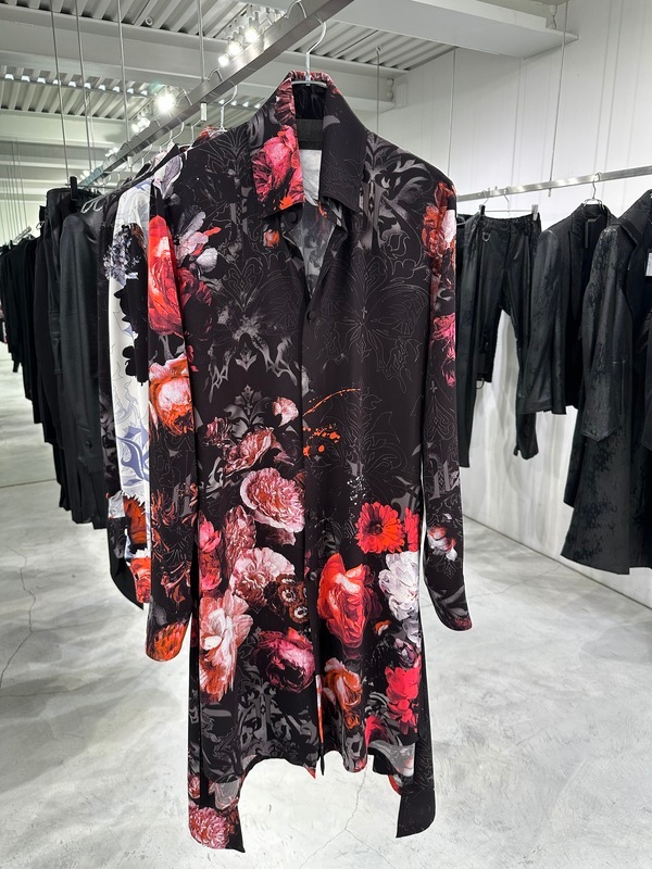 (ͽ���ʡ�10������11������ͽ��/kiryuyrik������奦����奦/Goth Flora Flare Shirt/Black